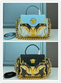 Picture of Versace Lady Handbags _SKUfw154015824fw